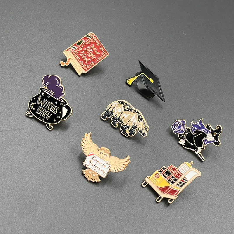 Nowa broszka z motywem filmowy – Anime Kingdom Merchandise recenzja i cena
